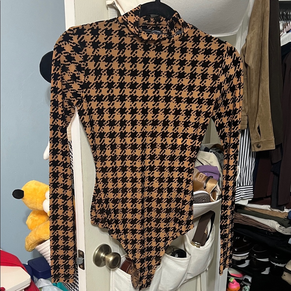 NWOT Naked Wardrobe size medium Houndstooth Long Sleeve Bodysuit